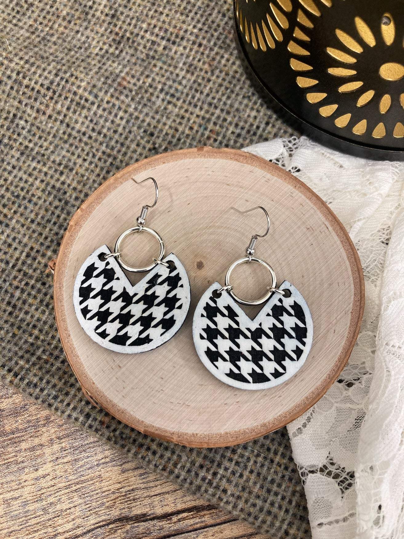 Houndstooth Round Earring