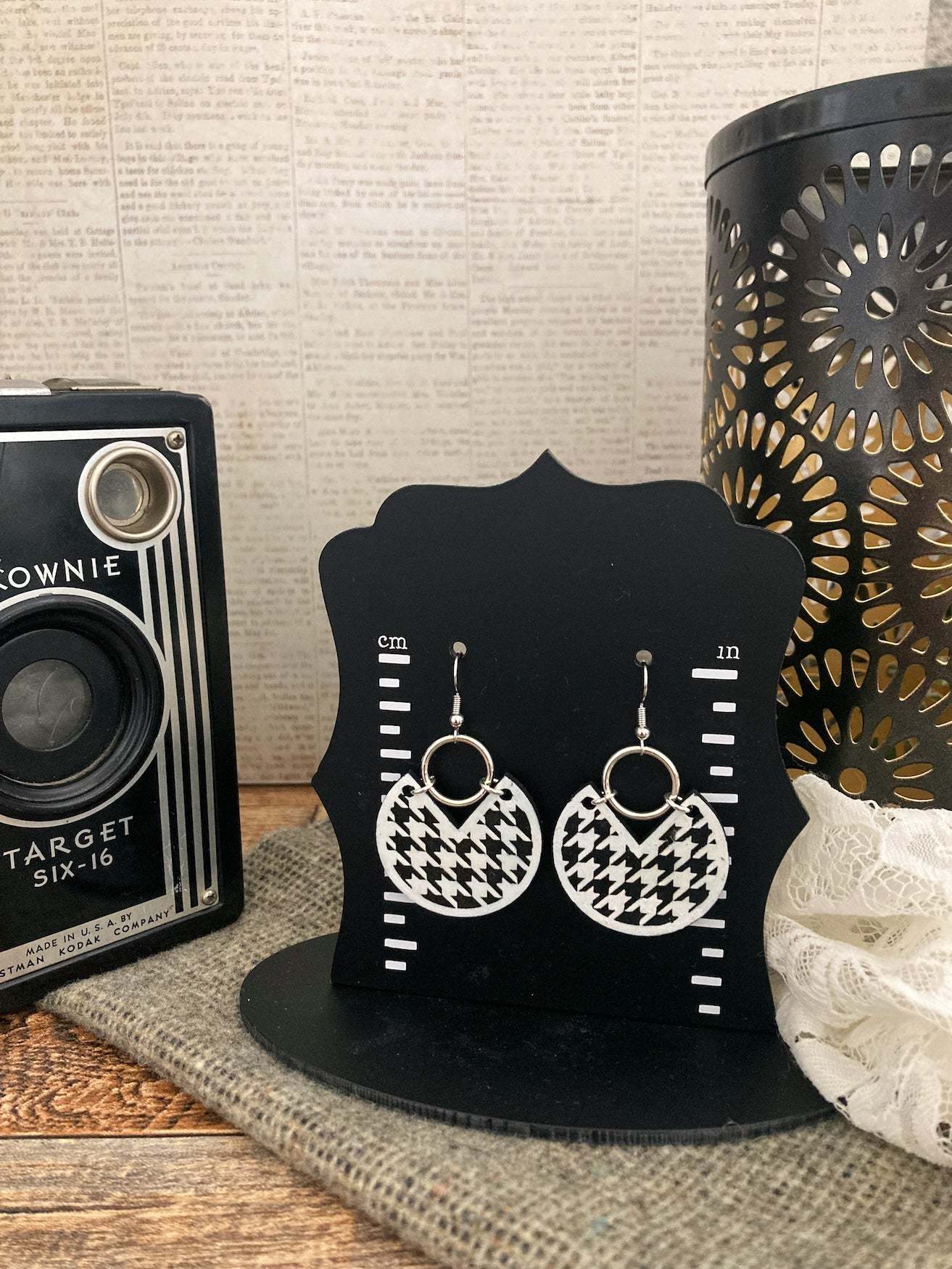 Houndstooth Round Earrings