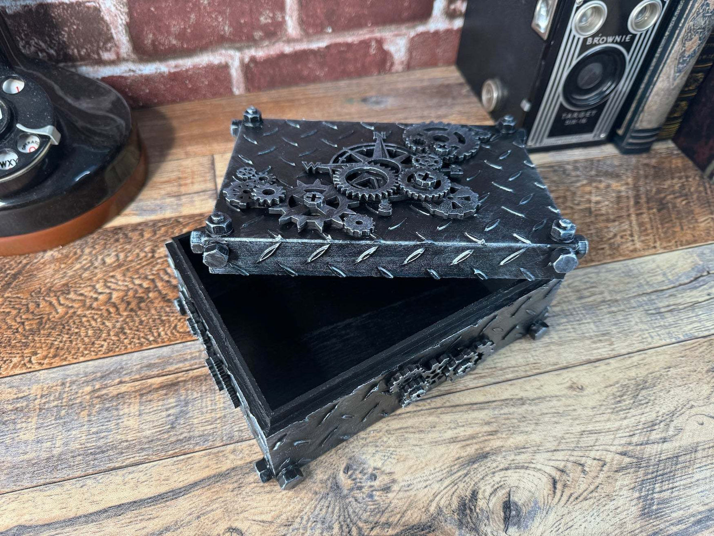 Steampunk Compass Diamond Plate Box