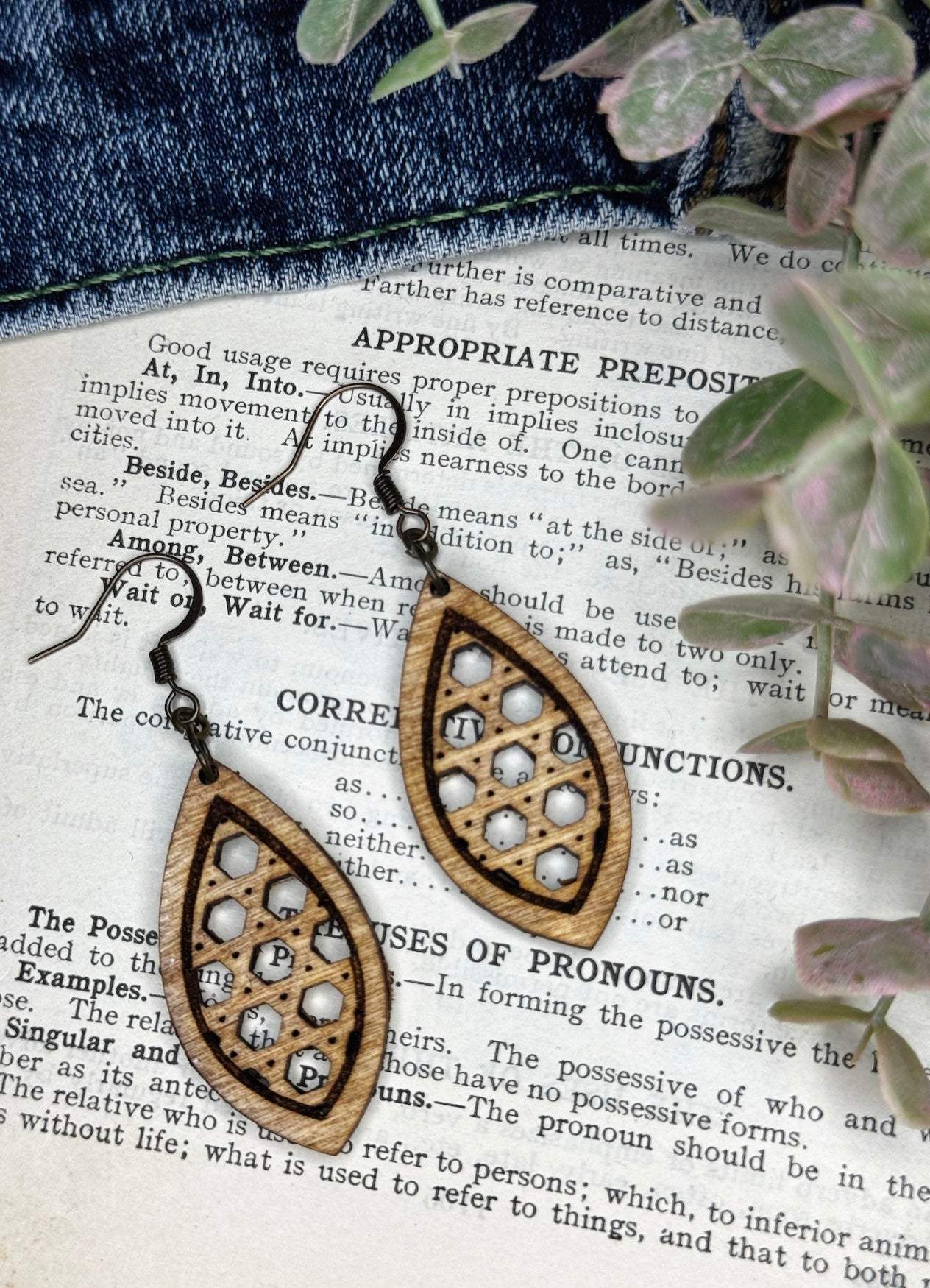 Rattan Pointed Teardrop Dangle Earrings