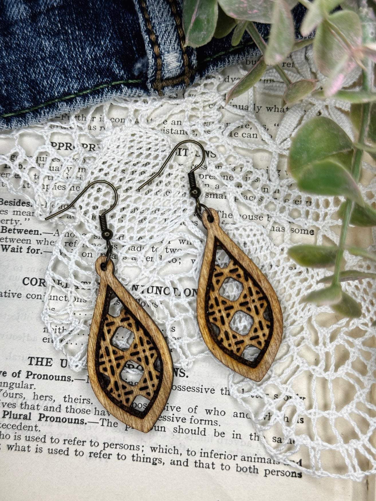 Rattan Pointed Teardrop Dangle Earrings Plus