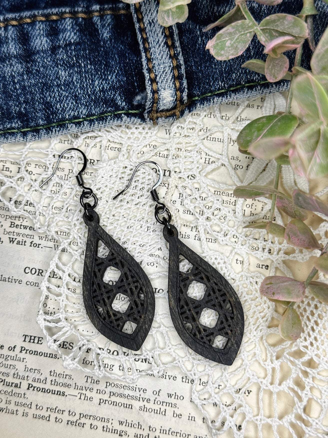 Rattan Pointed Teardrop Dangle Earrings Plus