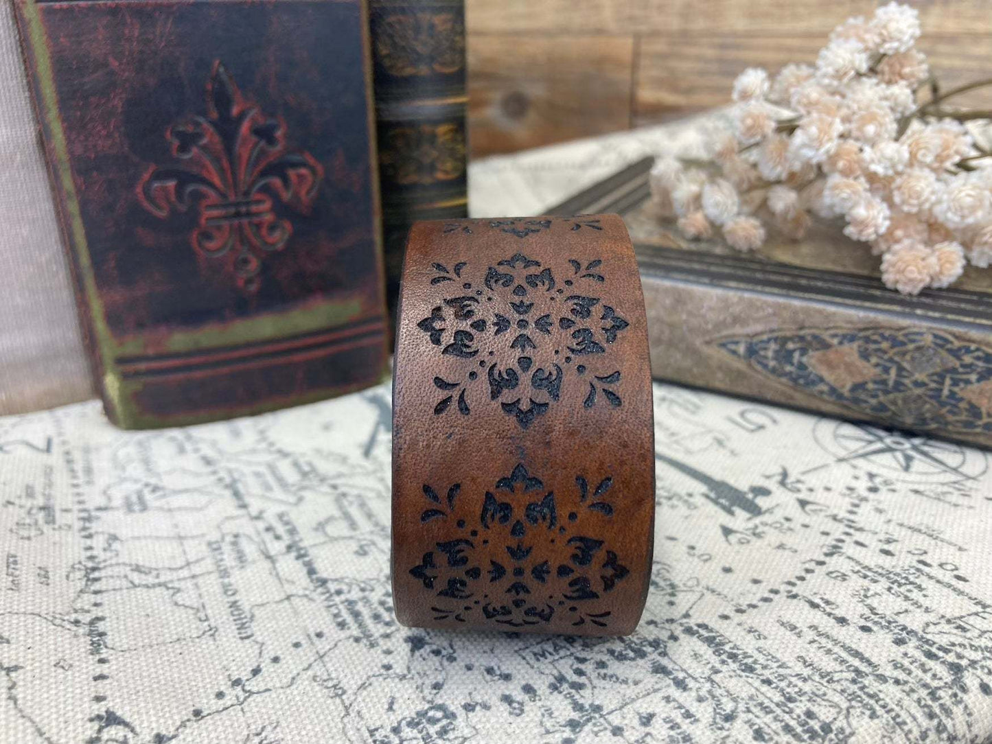 vTami Leather Cuff Bracelet - Antiqued Vintage Comfortable Design